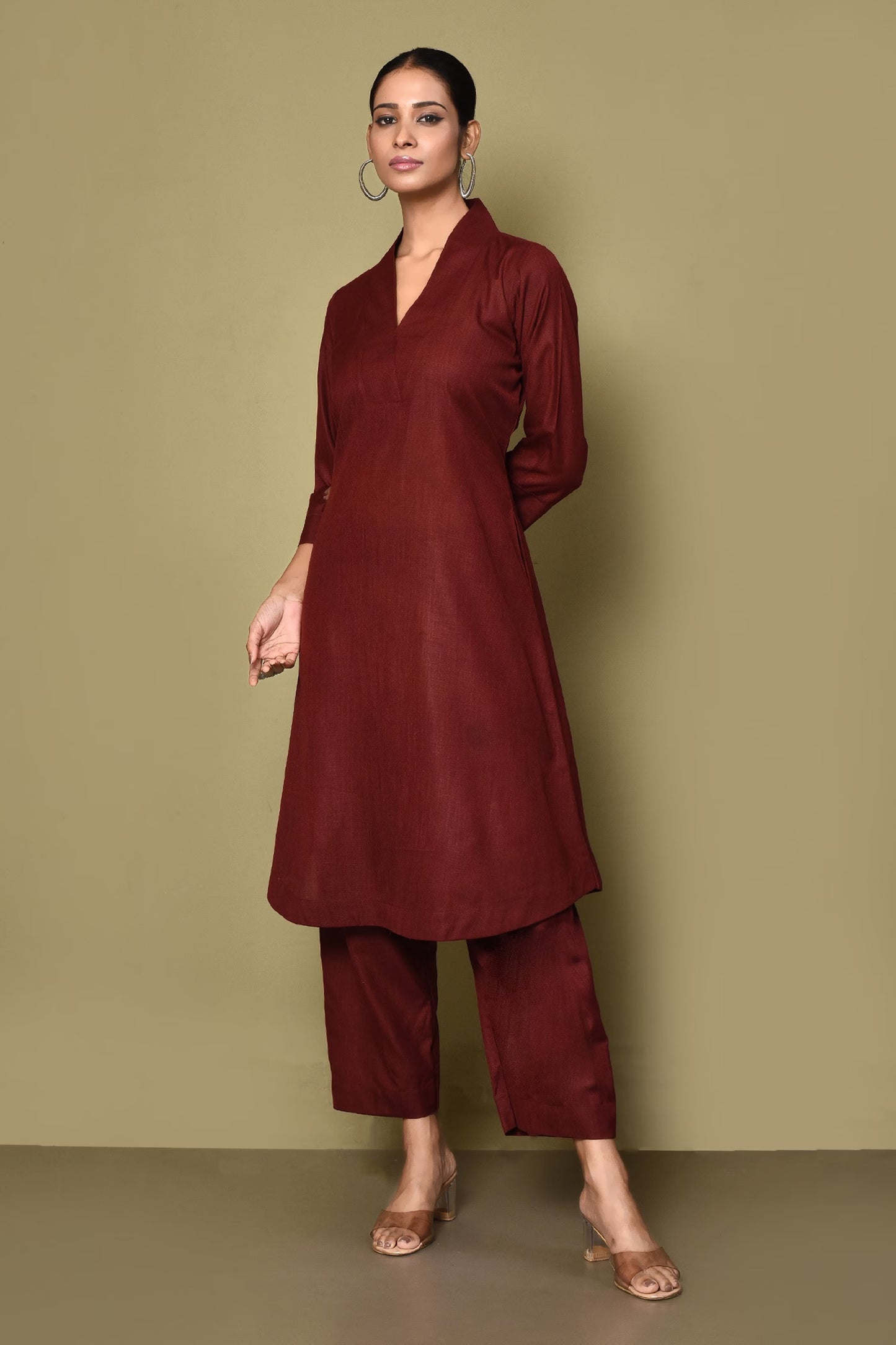 Maroon Cotton Solid V-Neck Kurta with Stand Collar & Matching Straight Pants