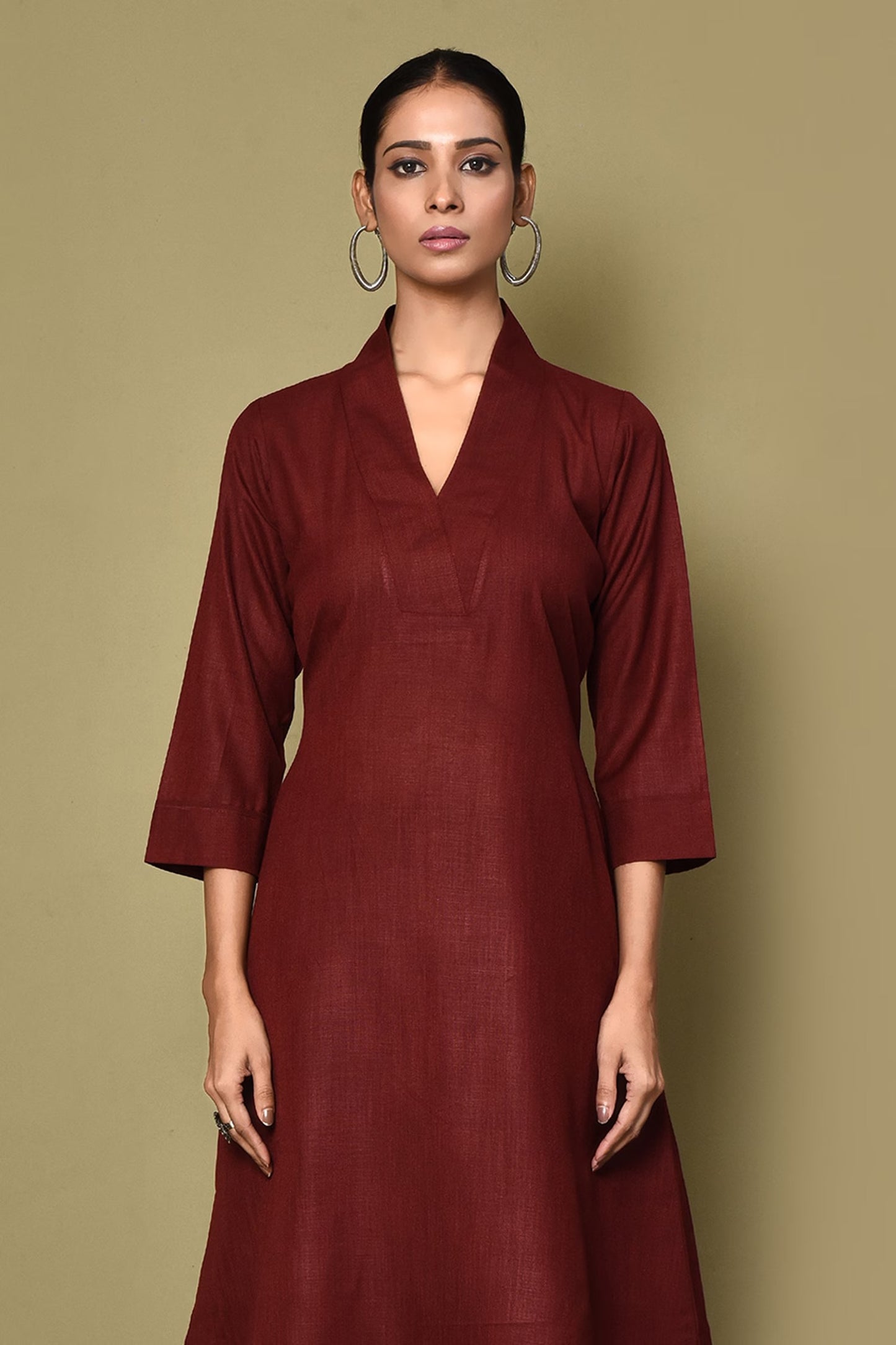 Maroon Cotton Solid V-Neck Kurta with Stand Collar & Matching Straight Pants