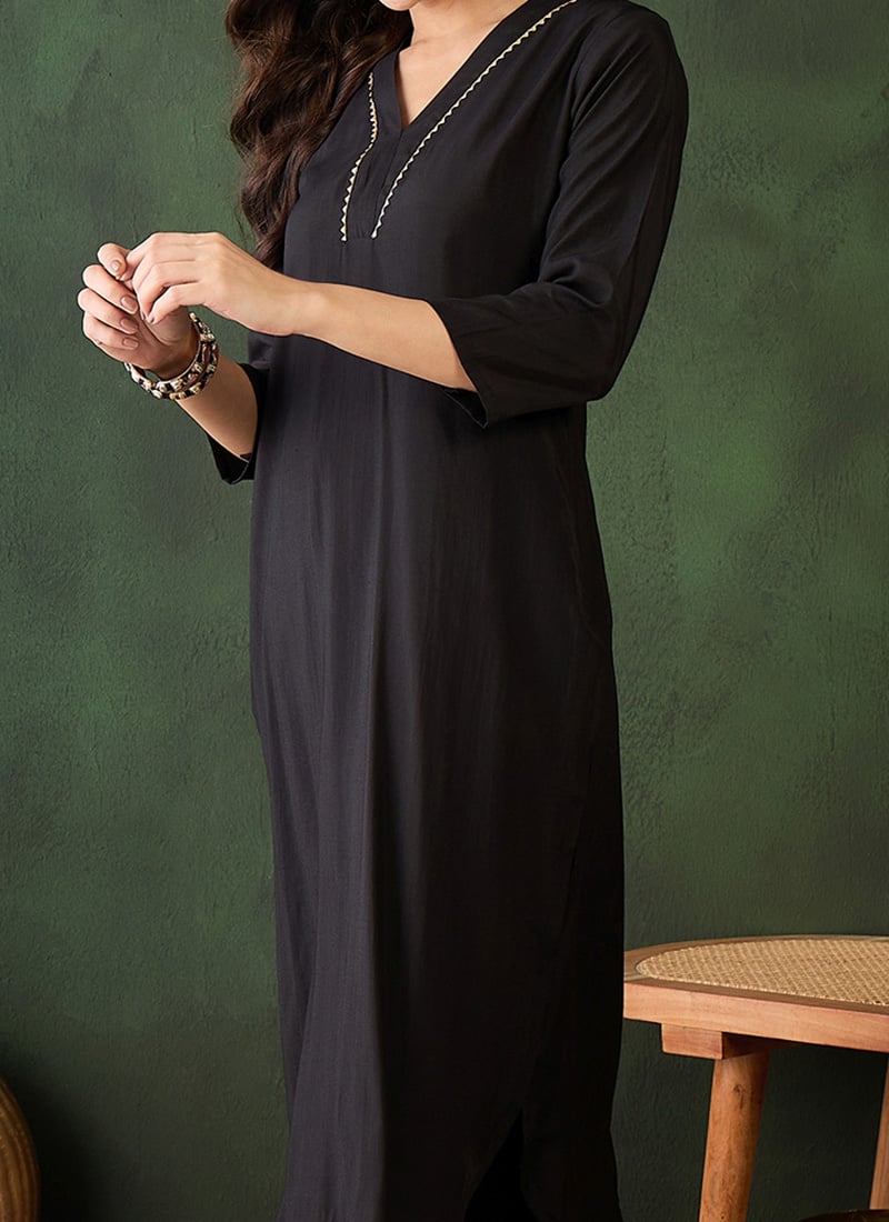 Black Chanderi Silk Kurta with Straight Pants β Elegant Evening & Formal Wear