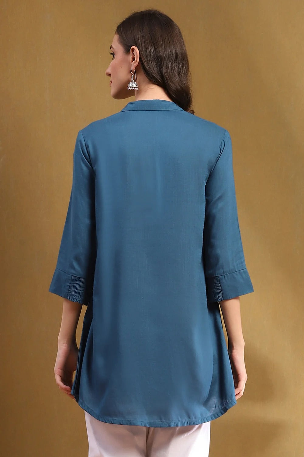 Blue Rayon Straight Short Kurti with Shirt Collar & Button Closure