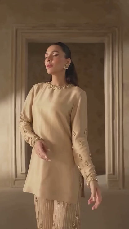 Zarqaa - Golden Grace in Korean Silk