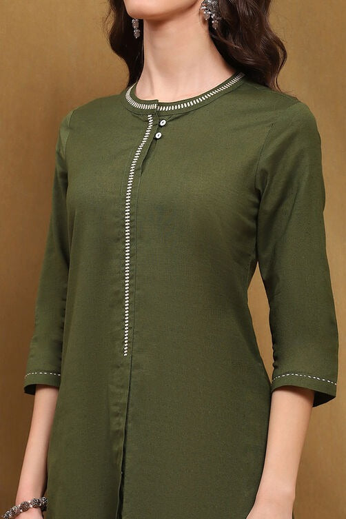 Green Cotton Blend Straight Kurta with Threadwork & Front Slit